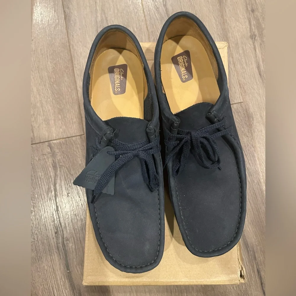 Clarks Wallabees Men’s shoes. (Size 11.5)  *Like New* - Picture 4 of 5